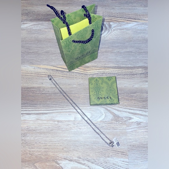 NEW Gucci Sterling Sliver 925 Round Pendant And Chain Necklace w/Box Dust Bag - Picture 2 of 12